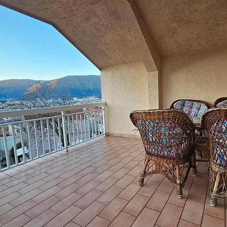 Old Town Apartment *