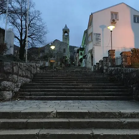 Old Town Apartment *