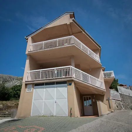 Old Town Apartment *